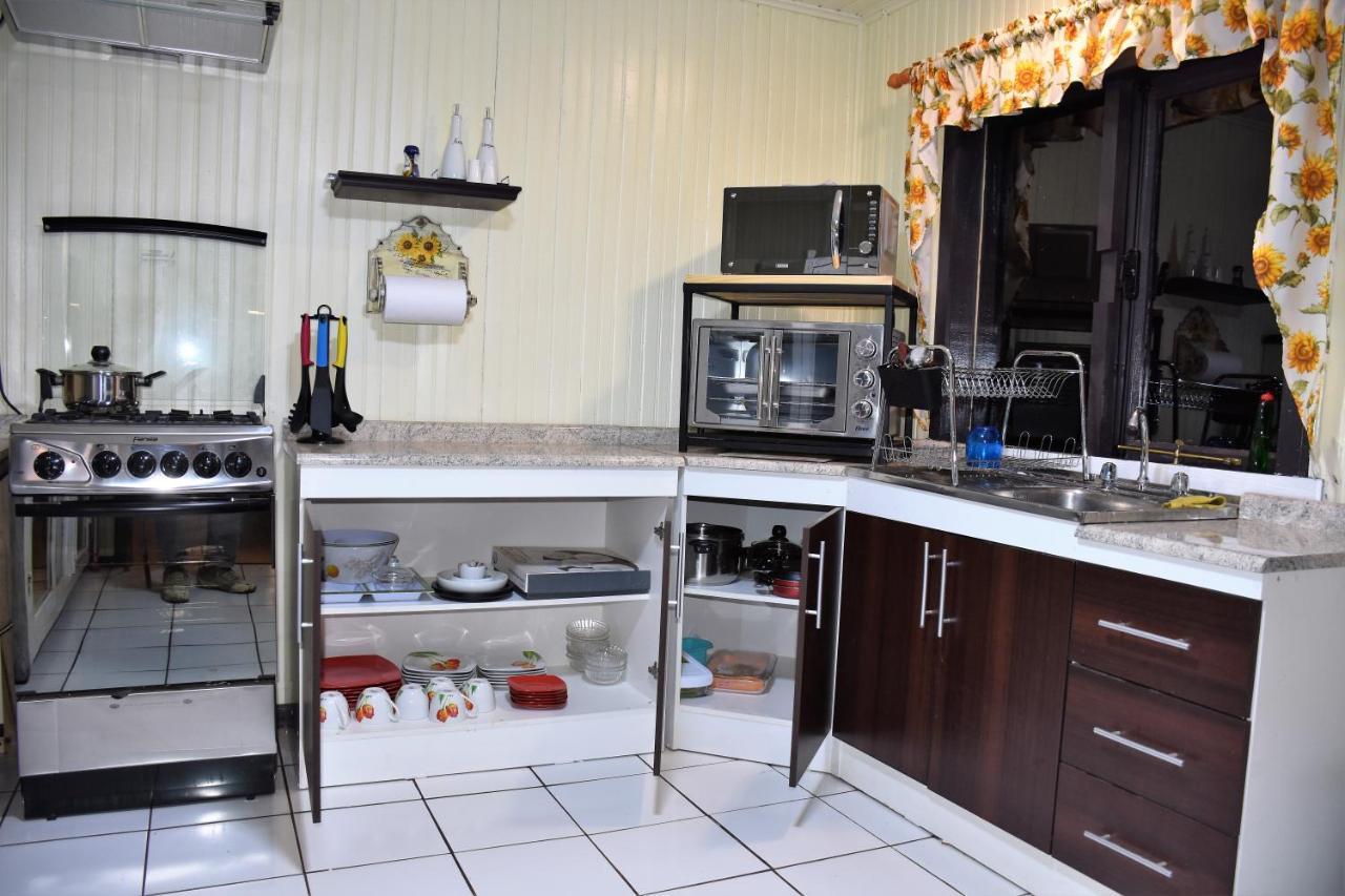 La Casita Amarilla *